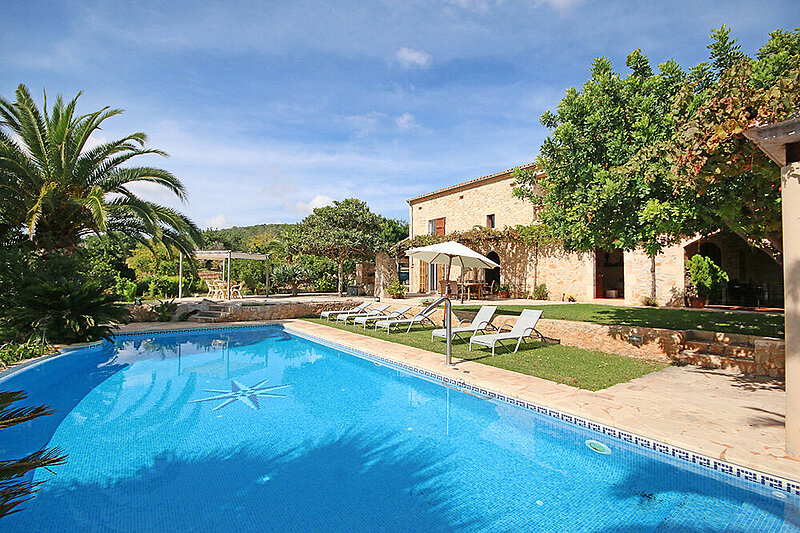 Pool, Terrasse und Garten der Finca Can Demet bei Manacor