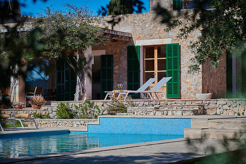 pool, Terrasse und Garten der Finca Fetget bei Son Servera