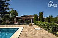 Pool und Haus